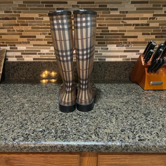 Burberry Checkered Tall Rain Boots-ALMOST NEW - Picture 4 of 8